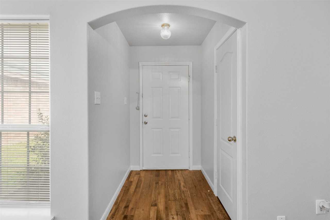 9212 Coral Ln - Photo 3 of 19