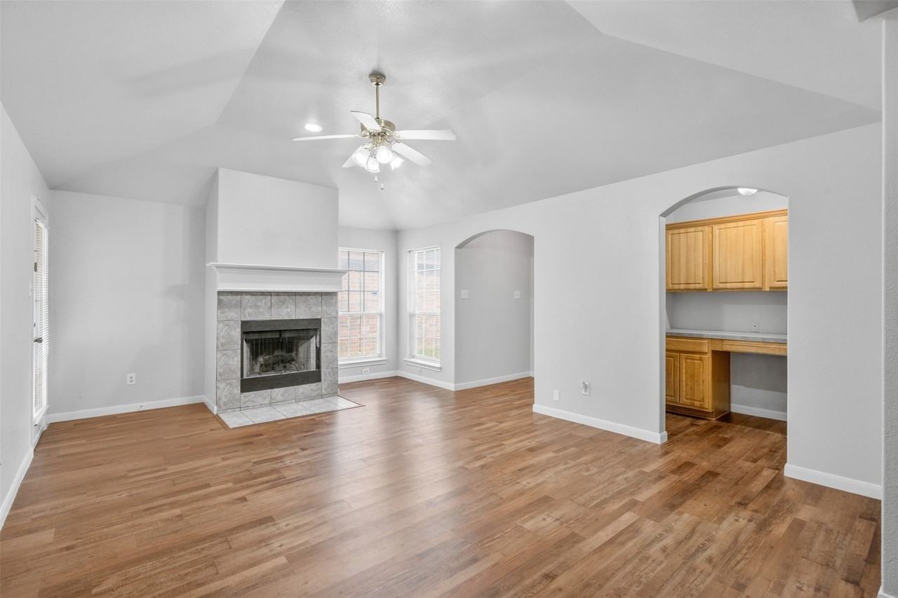 9212 Coral Ln - Photo 4 of 19