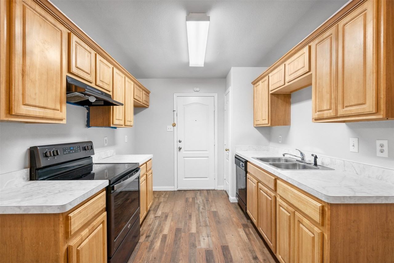 9212 Coral Ln - Photo 6 of 19