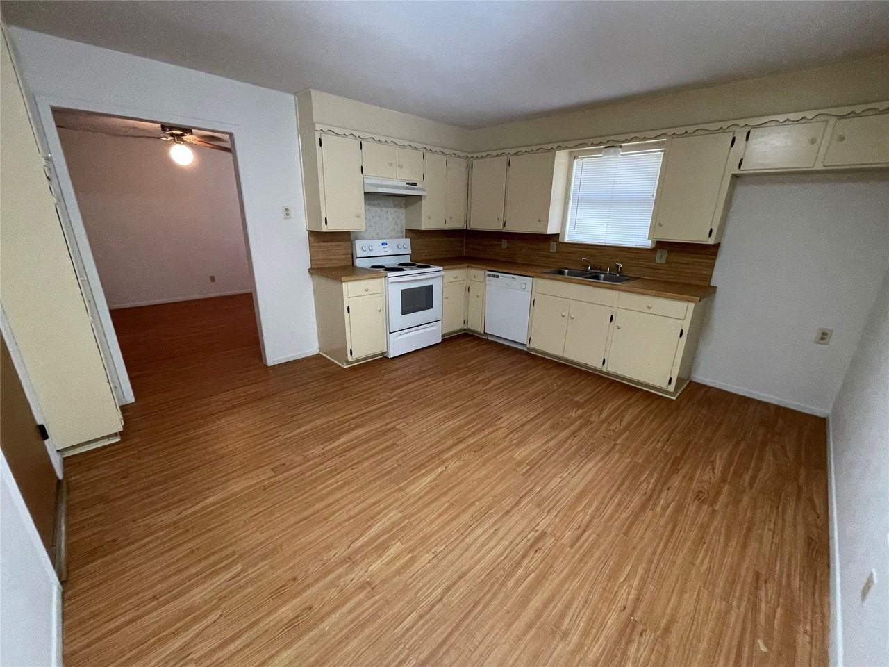 204 Cedar Ln - Photo 7 of 22