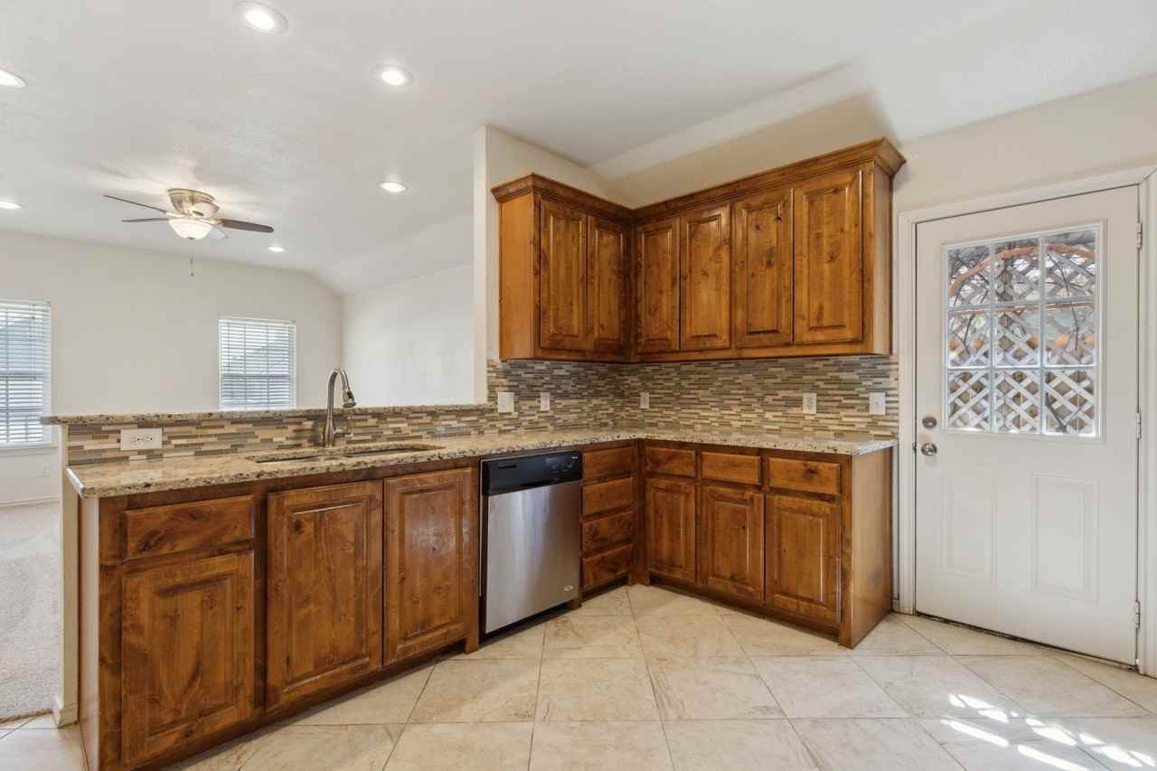 233 Firefly Dr - Photo 5 of 16