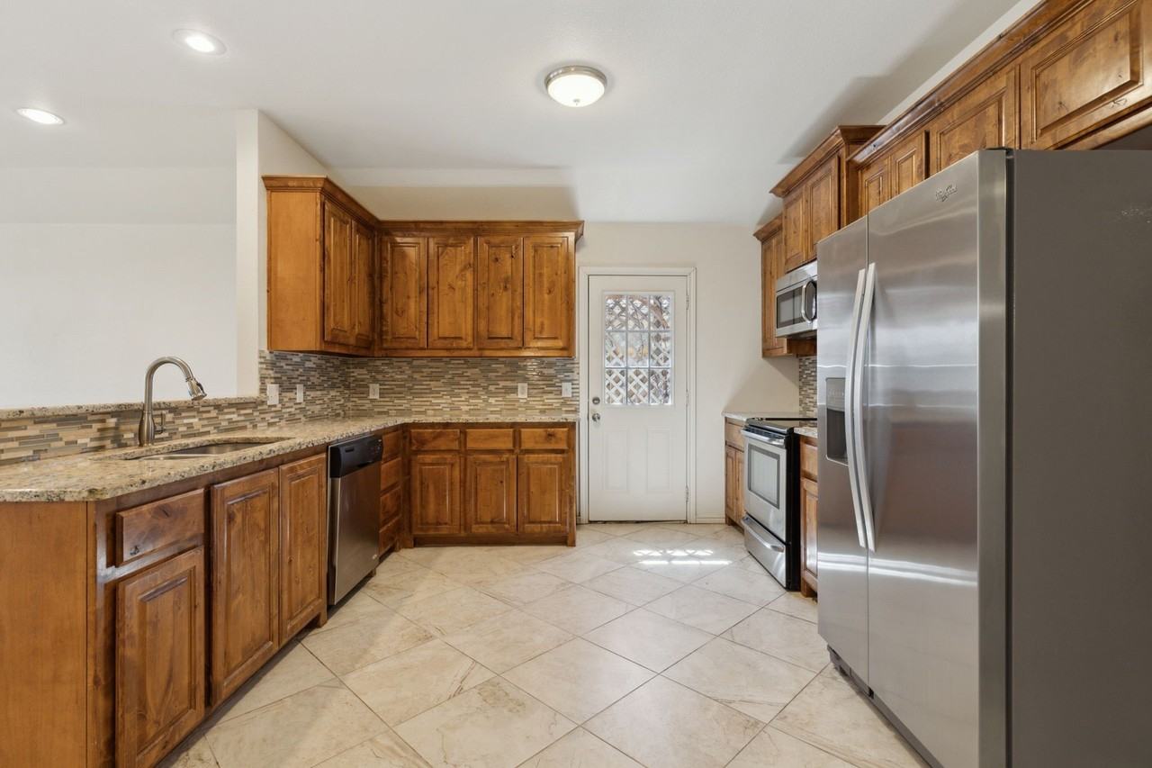 233 Firefly Dr - Photo 6 of 16