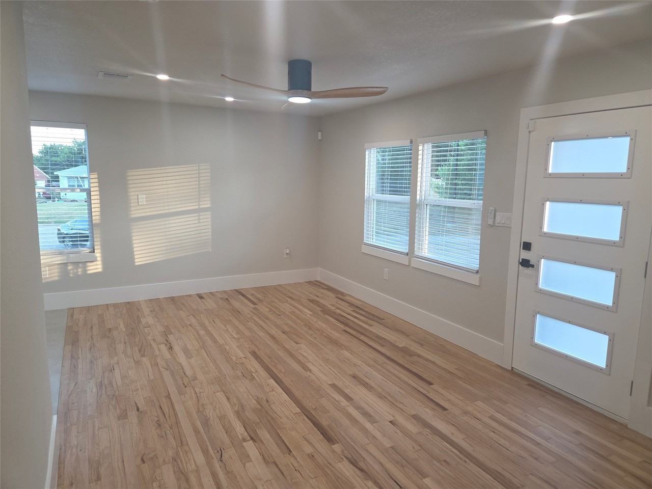 2329 Cass St - Photo 6 of 21