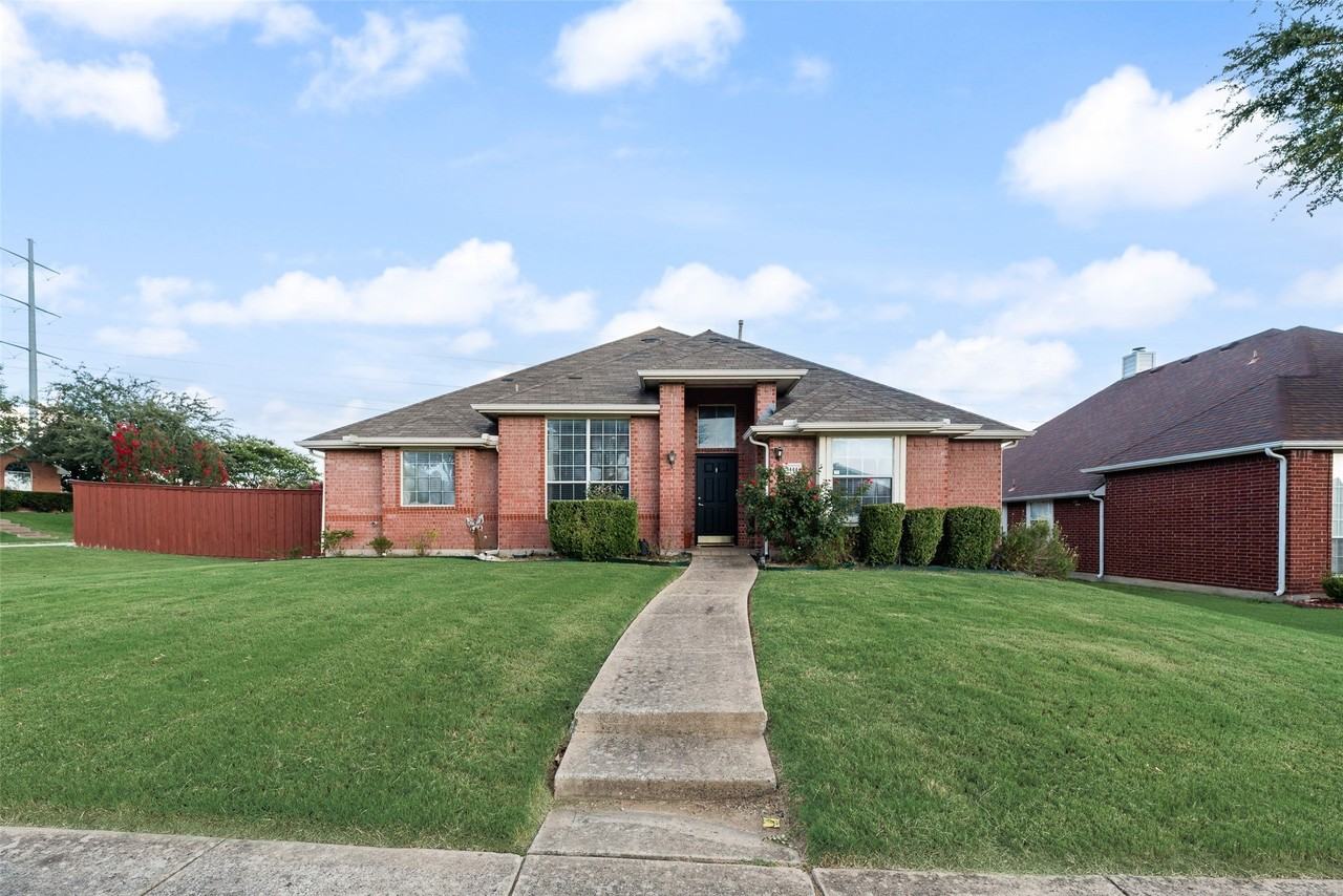 3444 Bluegrass Dr - Photo 3 of 21