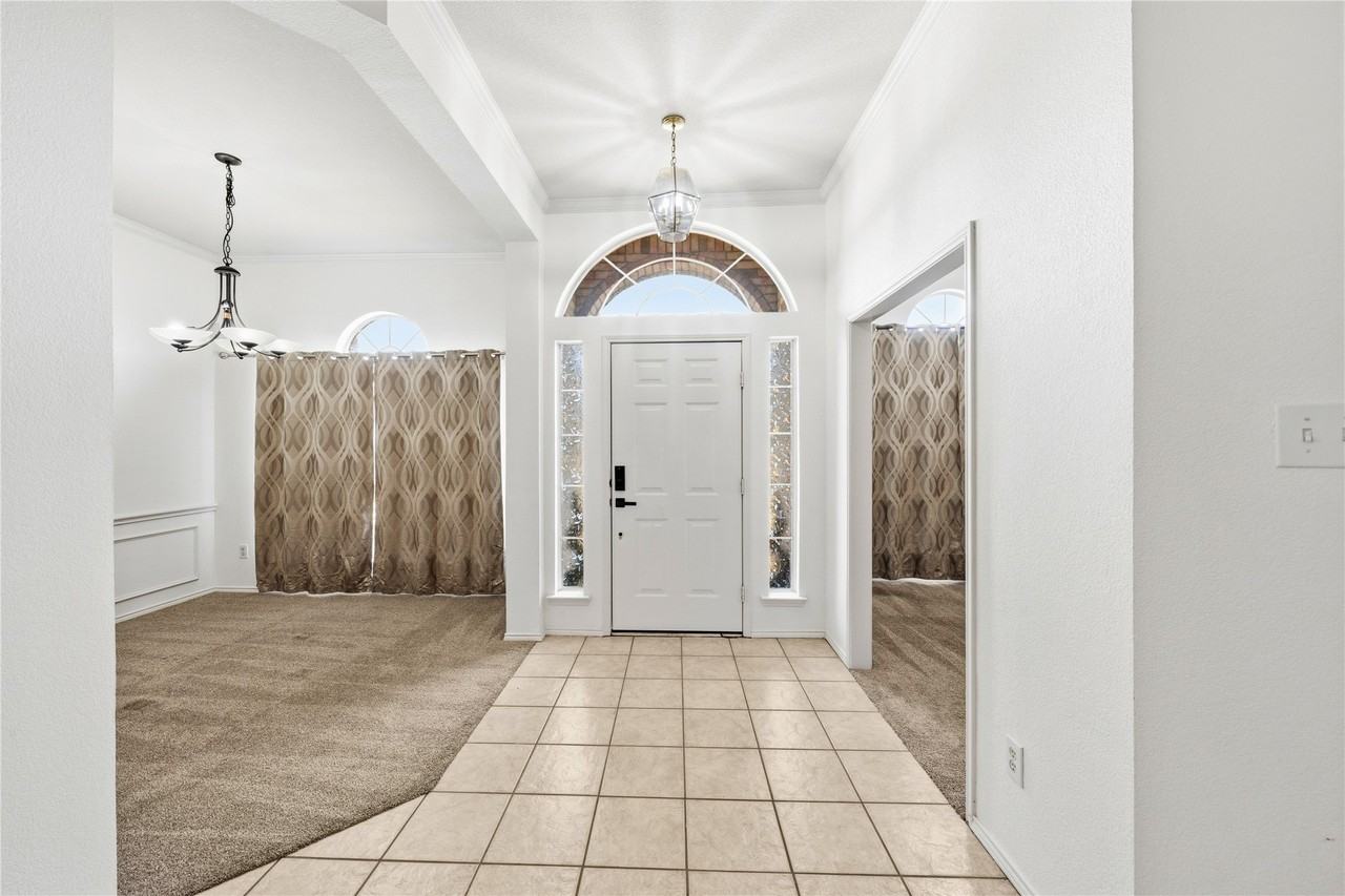 3011 Downhill Ln - Photo 3 of 28