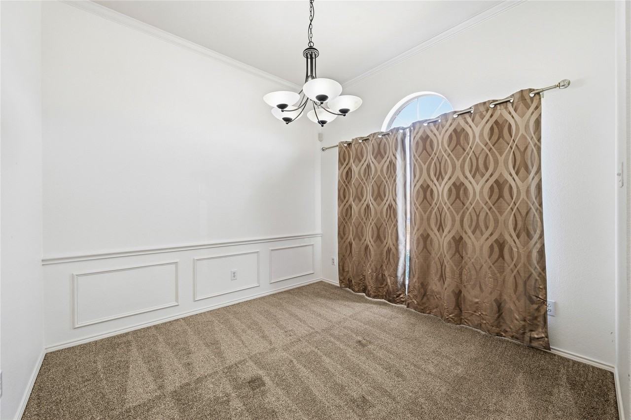 3011 Downhill Ln - Photo 4 of 28