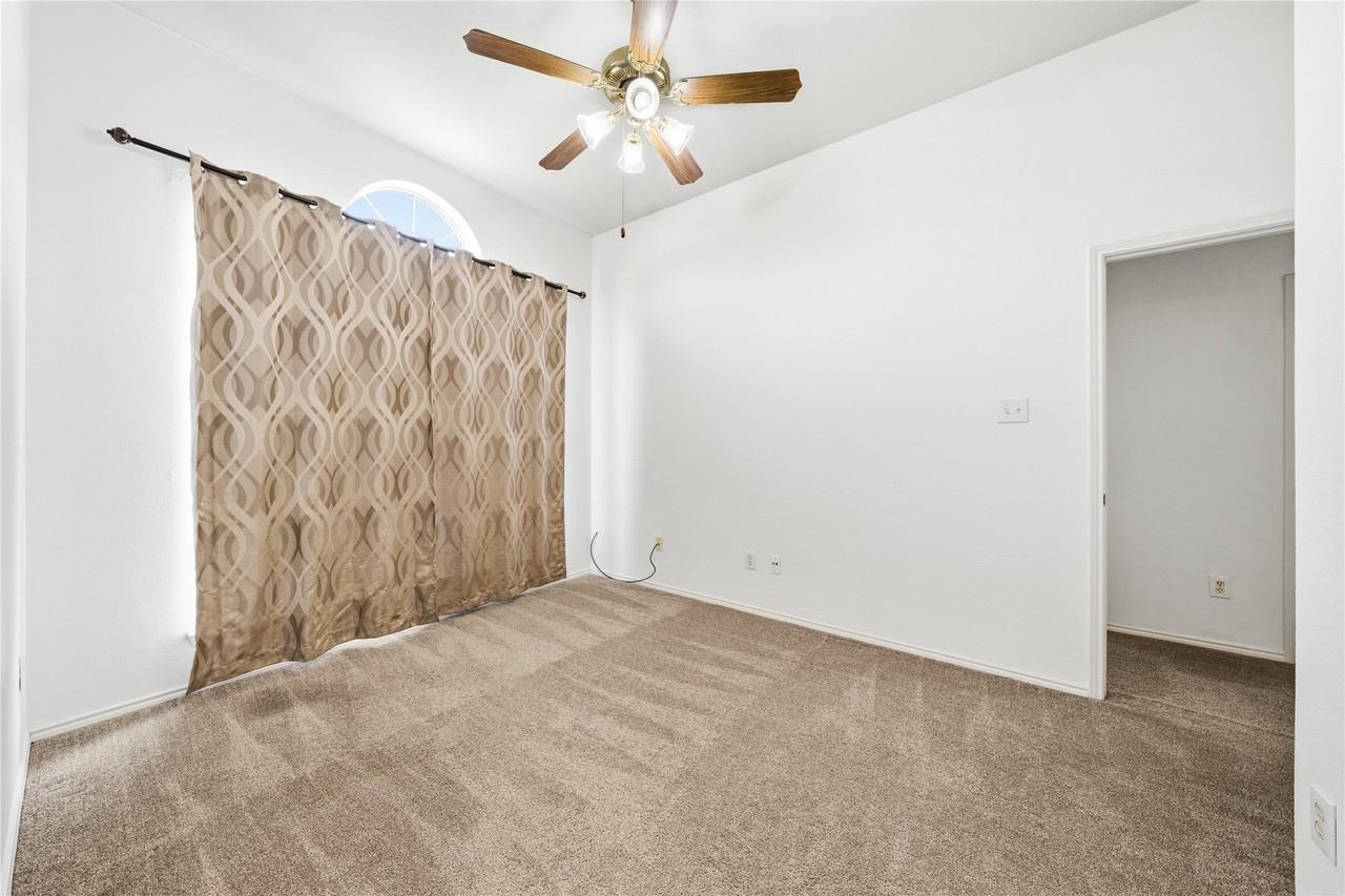 3011 Downhill Ln - Photo 5 of 28