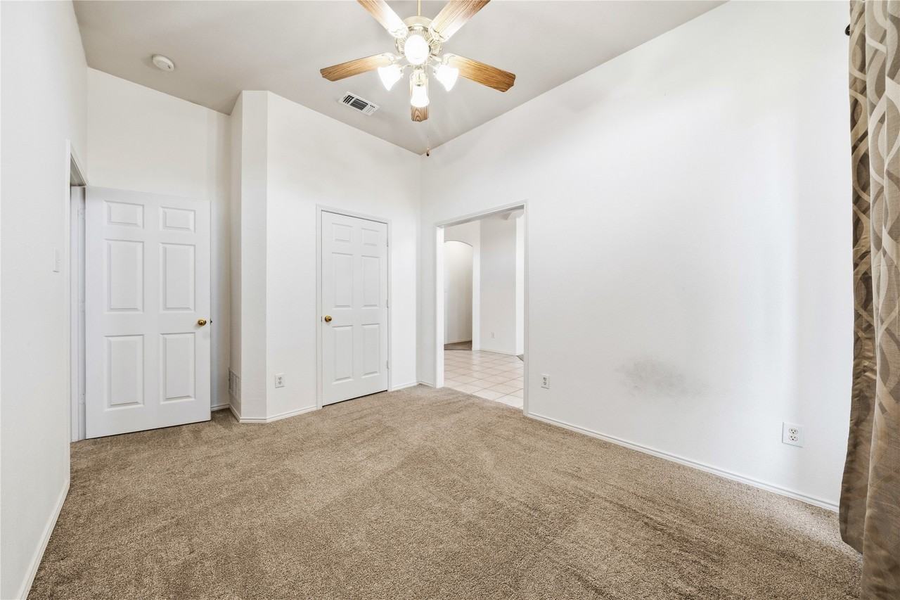 3011 Downhill Ln - Photo 6 of 28
