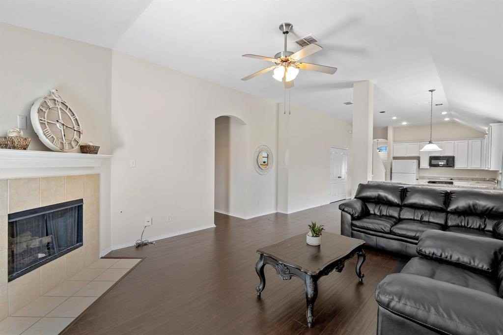 2356 Aurora Dr - Photo 3 of 25