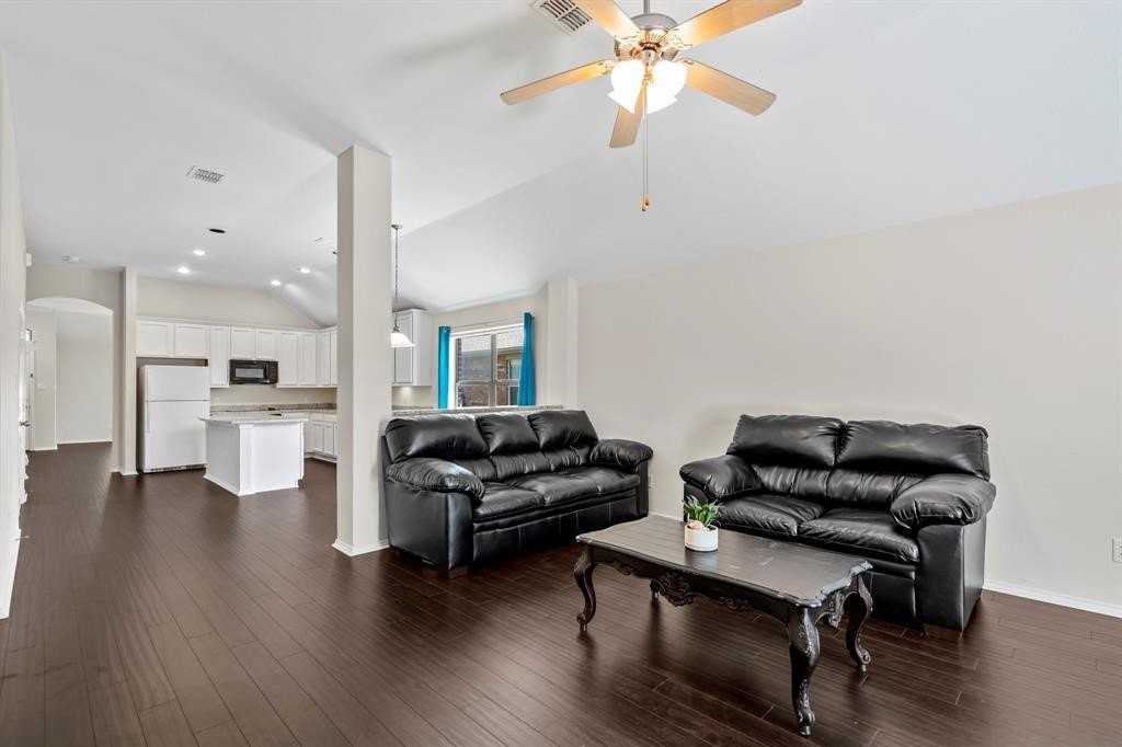 2356 Aurora Dr - Photo 6 of 25