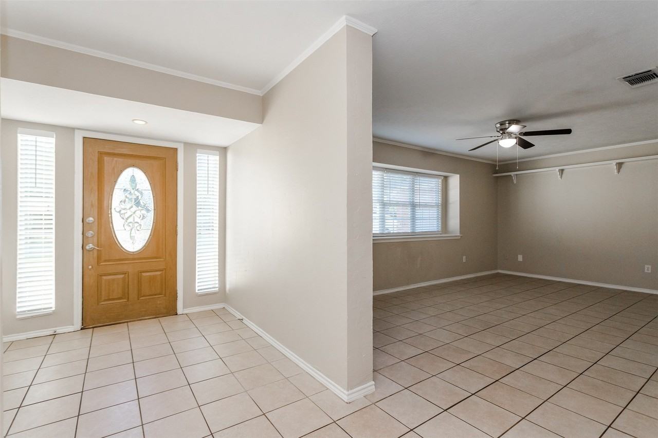 3406 Hastings Dr - Photo 4 of 28