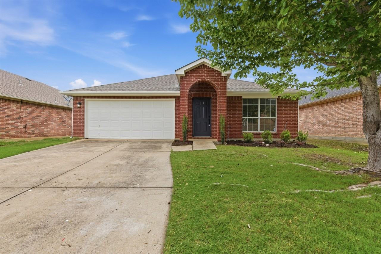 2051 Sunny Side Dr - Photo 2 of 38