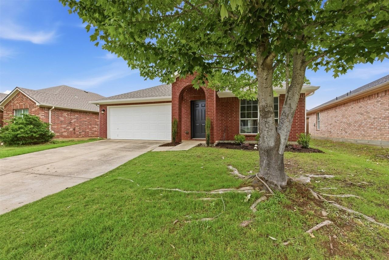 2051 Sunny Side Dr - Photo 4 of 38