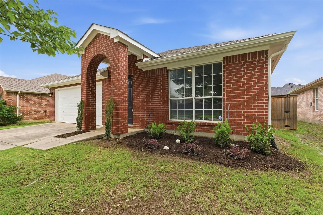 2051 Sunny Side Dr - Photo 5 of 38