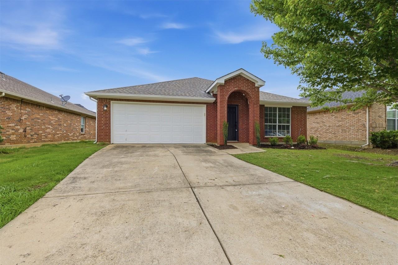 2051 Sunny Side Dr - Photo 6 of 38