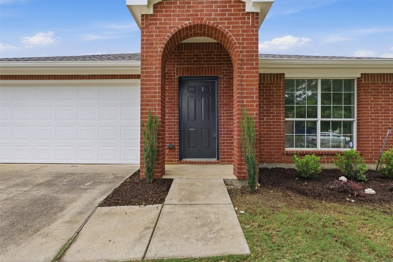 2051 Sunny Side Dr - Photo 7 of 38