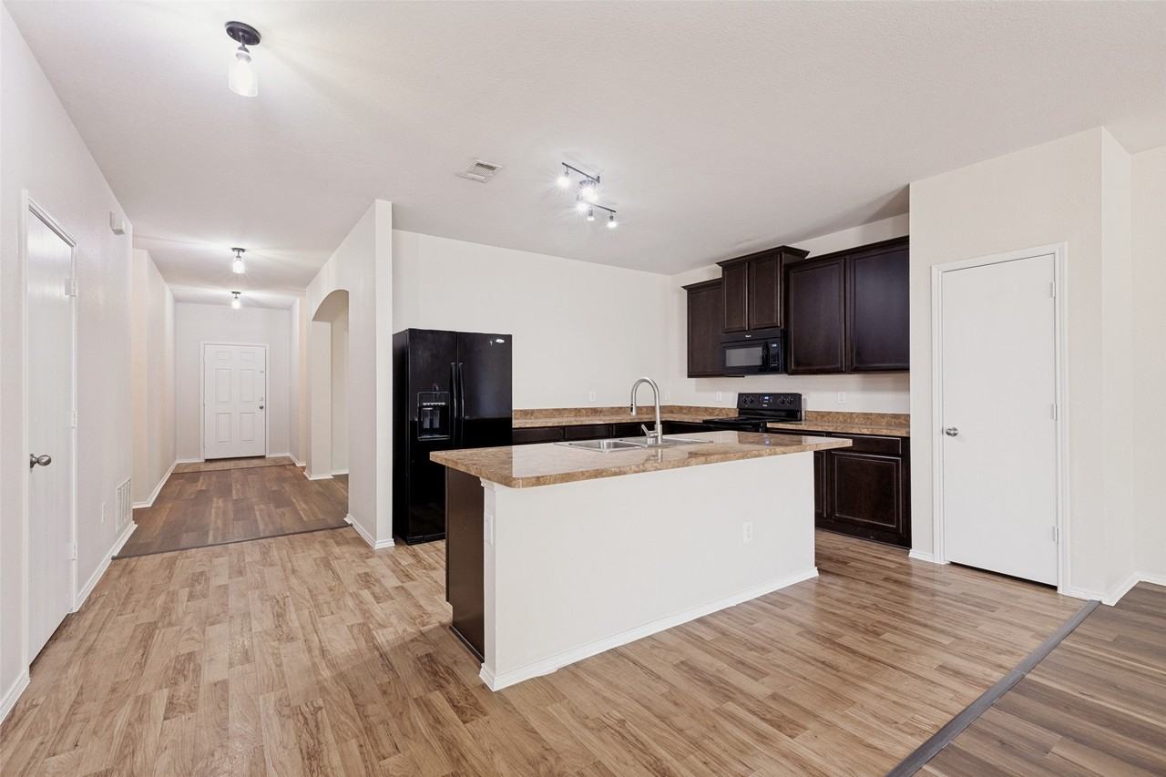11117 Kenny Dr - Photo 2 of 12