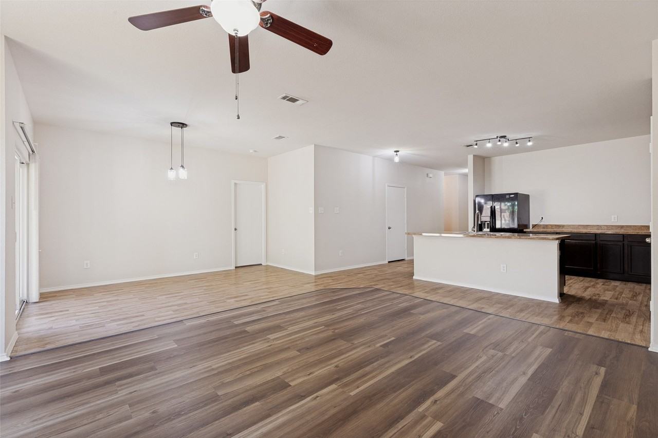 11117 Kenny Dr - Photo 3 of 12