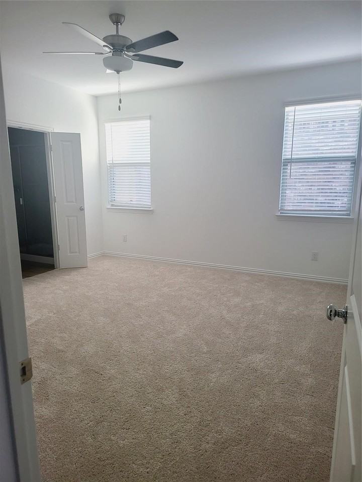 1204 Mimosa Ln - Photo 4 of 22