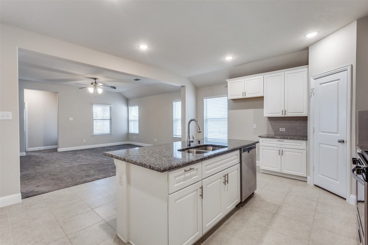 5908 Aster Dr - Photo 2 of 25