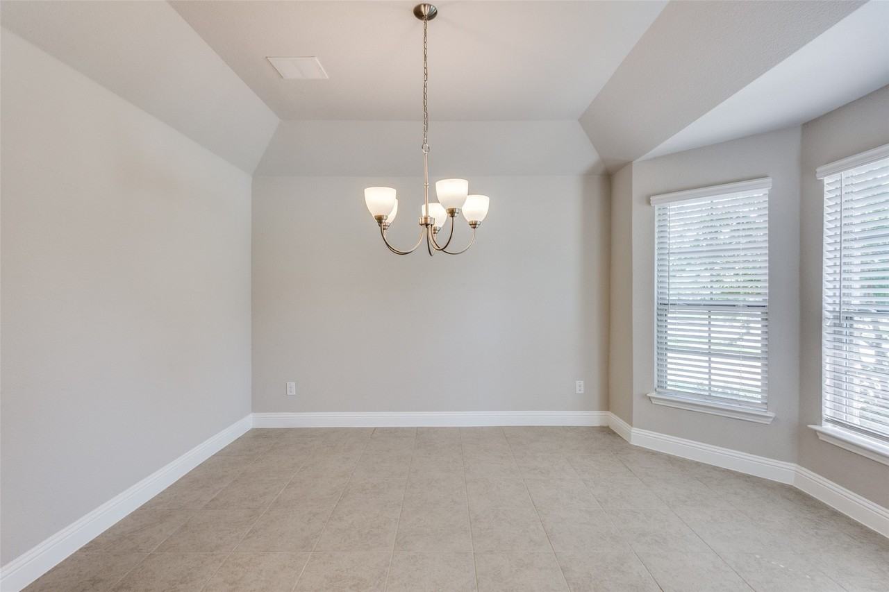 5908 Aster Dr - Photo 6 of 25