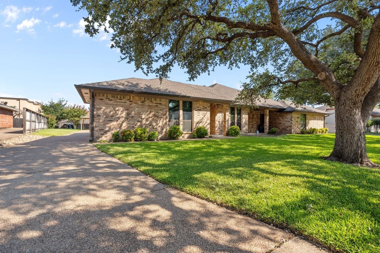 5110 Ledgestone Dr - Photo 2 of 37