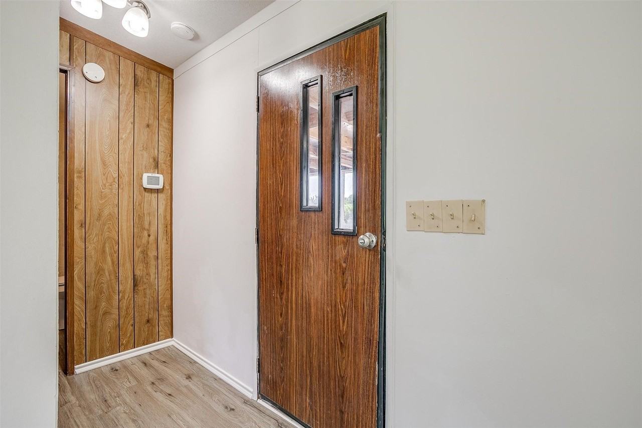 3216 Redwood Dr - Photo 2 of 36