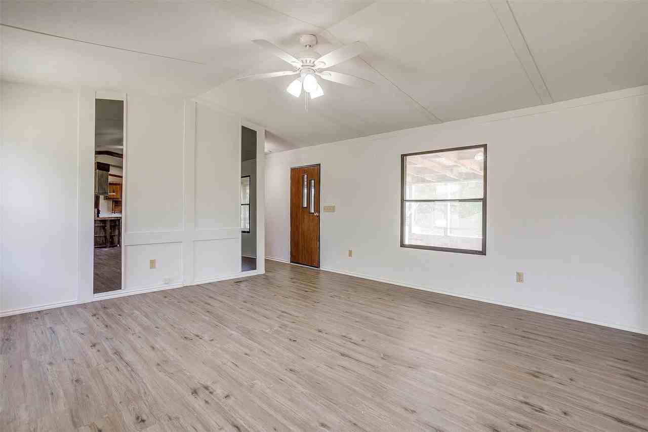 3216 Redwood Dr - Photo 4 of 36