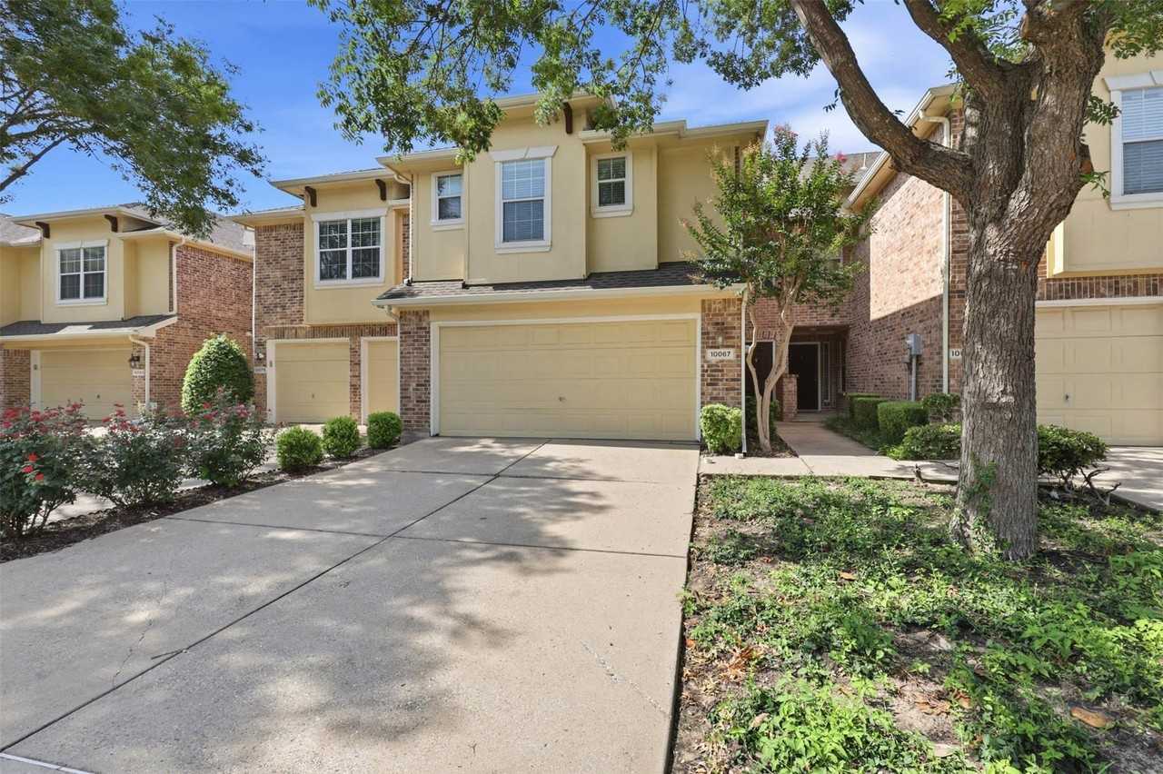 10067 Wake Bridge Dr - Photo 2 of 29