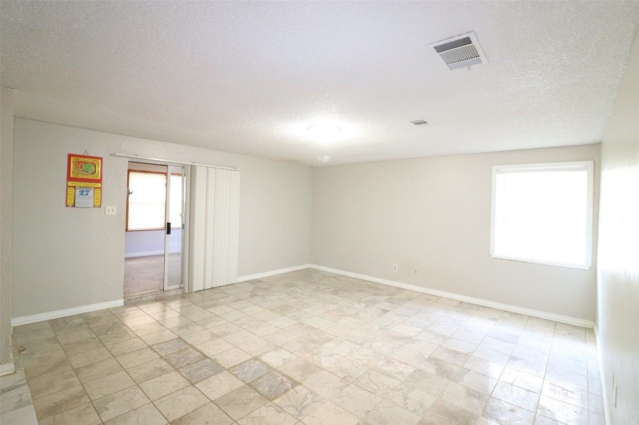 7340 Folkstone Dr - Photo 2 of 17