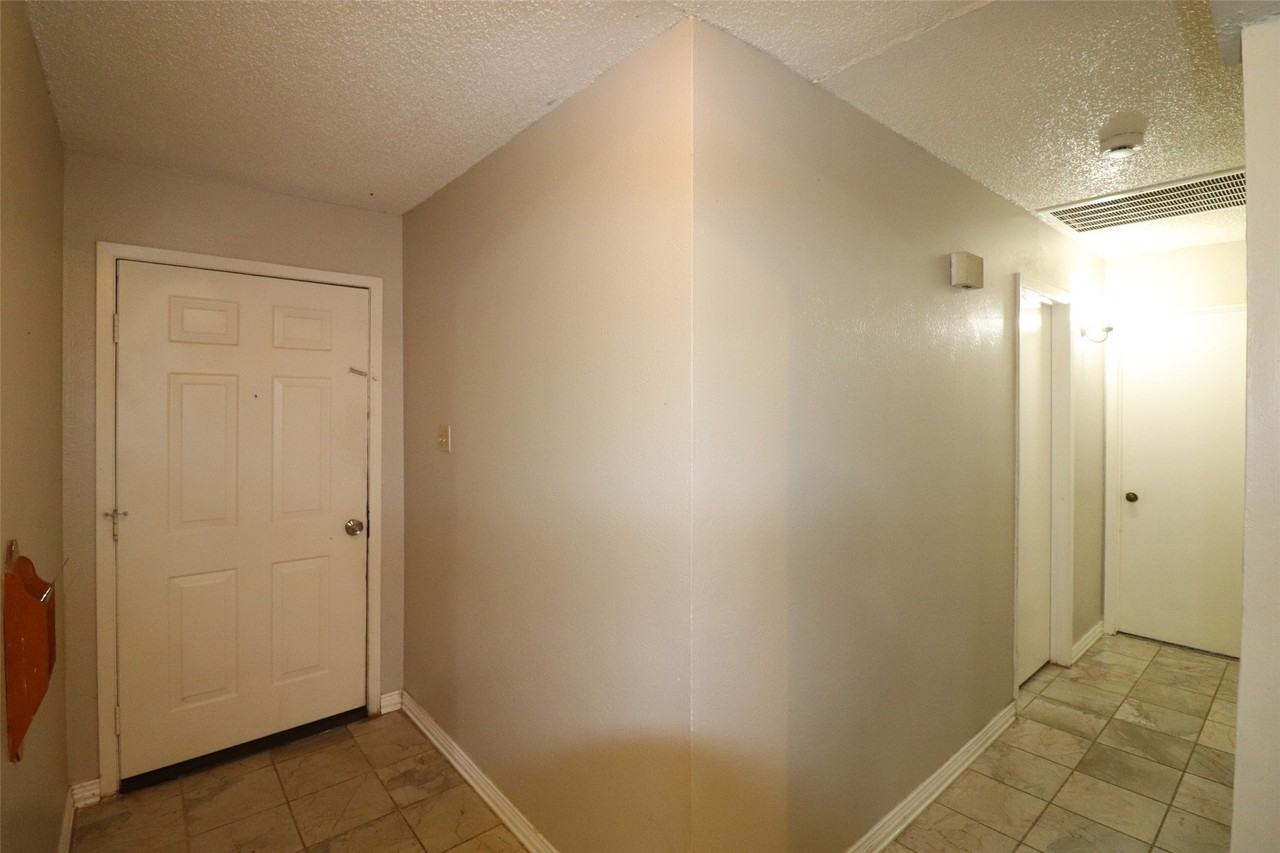 7340 Folkstone Dr - Photo 3 of 17