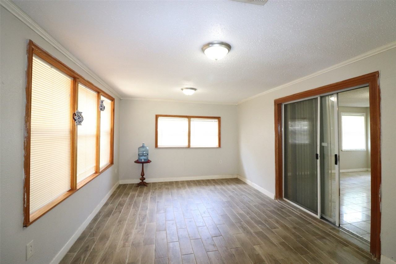 7340 Folkstone Dr - Photo 4 of 17