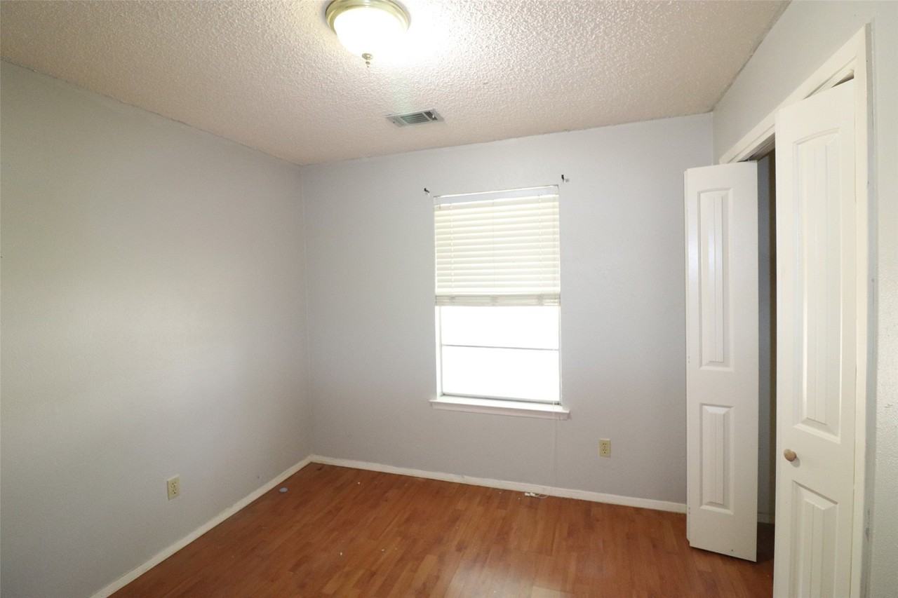 7340 Folkstone Dr - Photo 6 of 17