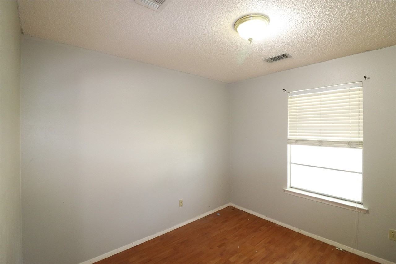 7340 Folkstone Dr - Photo 7 of 17