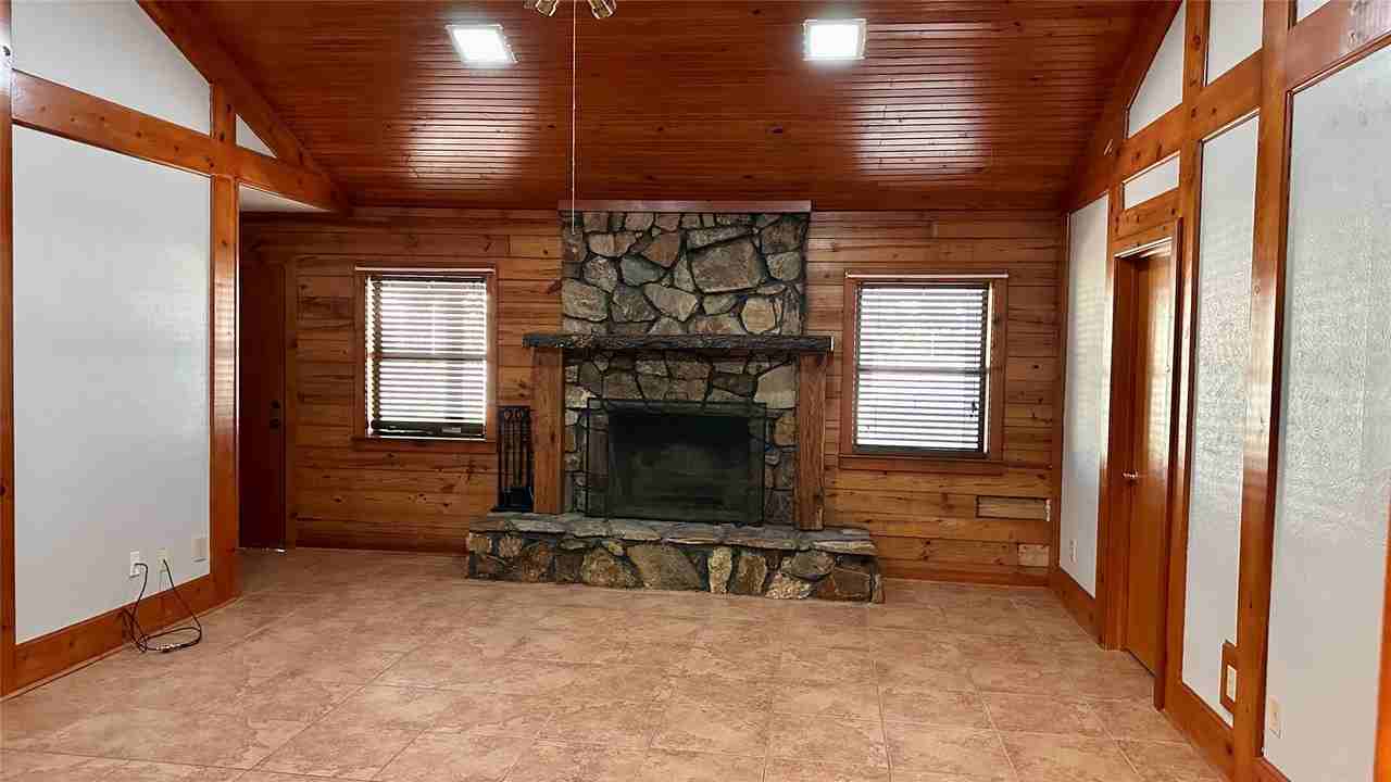 126 N Garza Rd - Photo 2 of 21