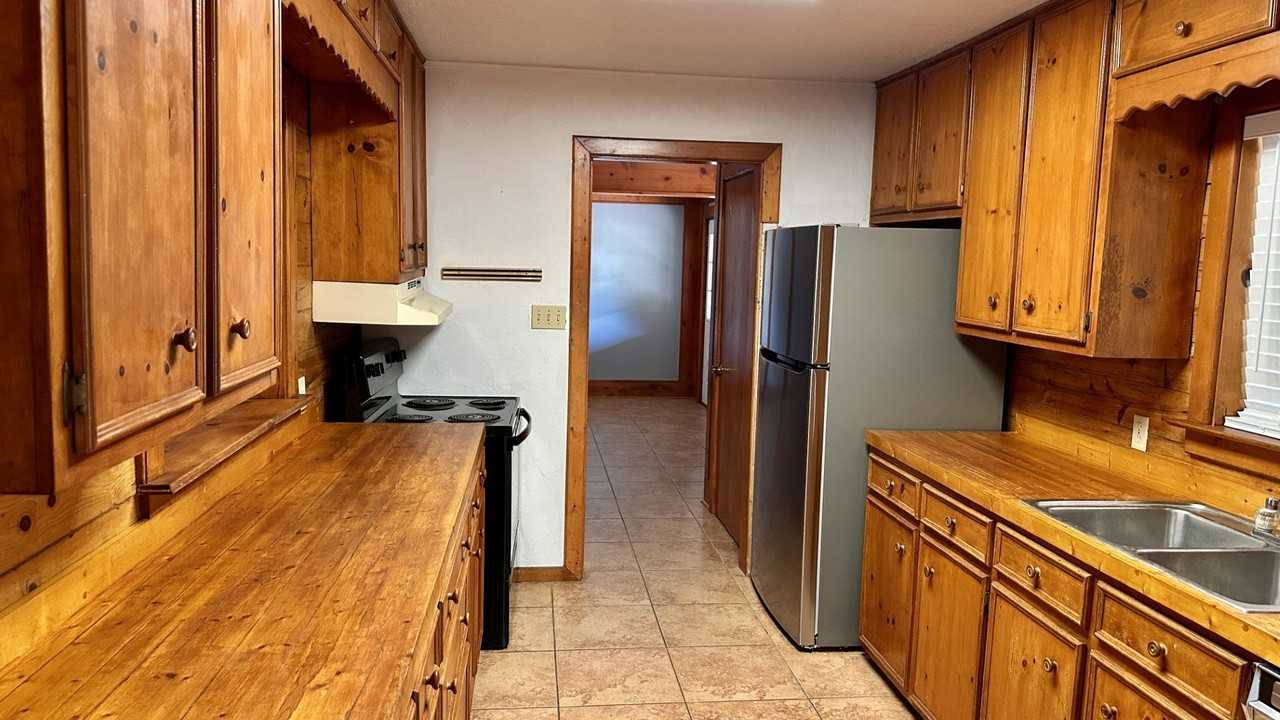 126 N Garza Rd - Photo 3 of 21