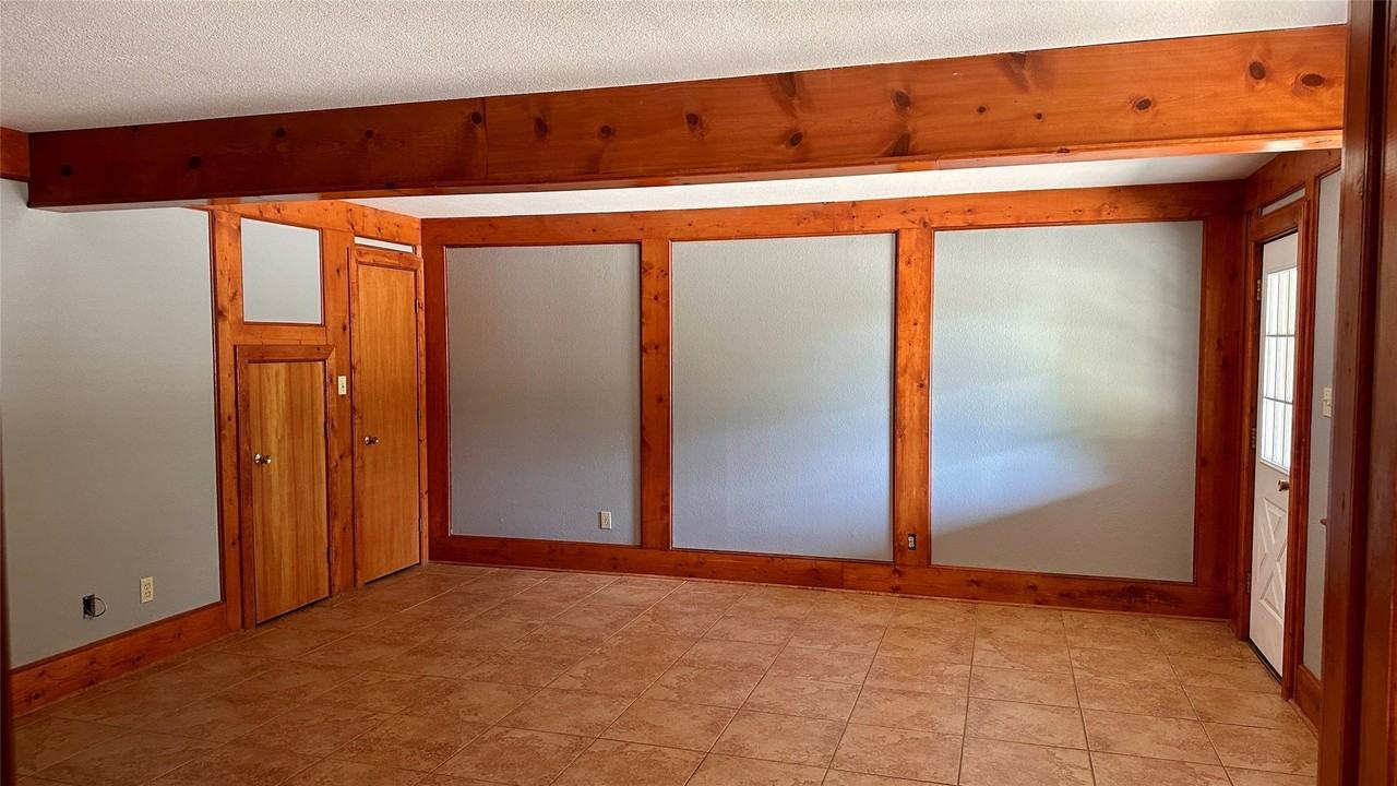 126 N Garza Rd - Photo 4 of 21