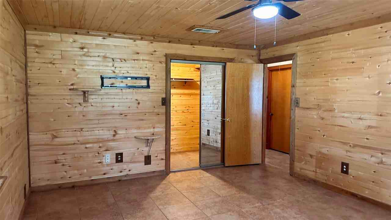126 N Garza Rd - Photo 5 of 21