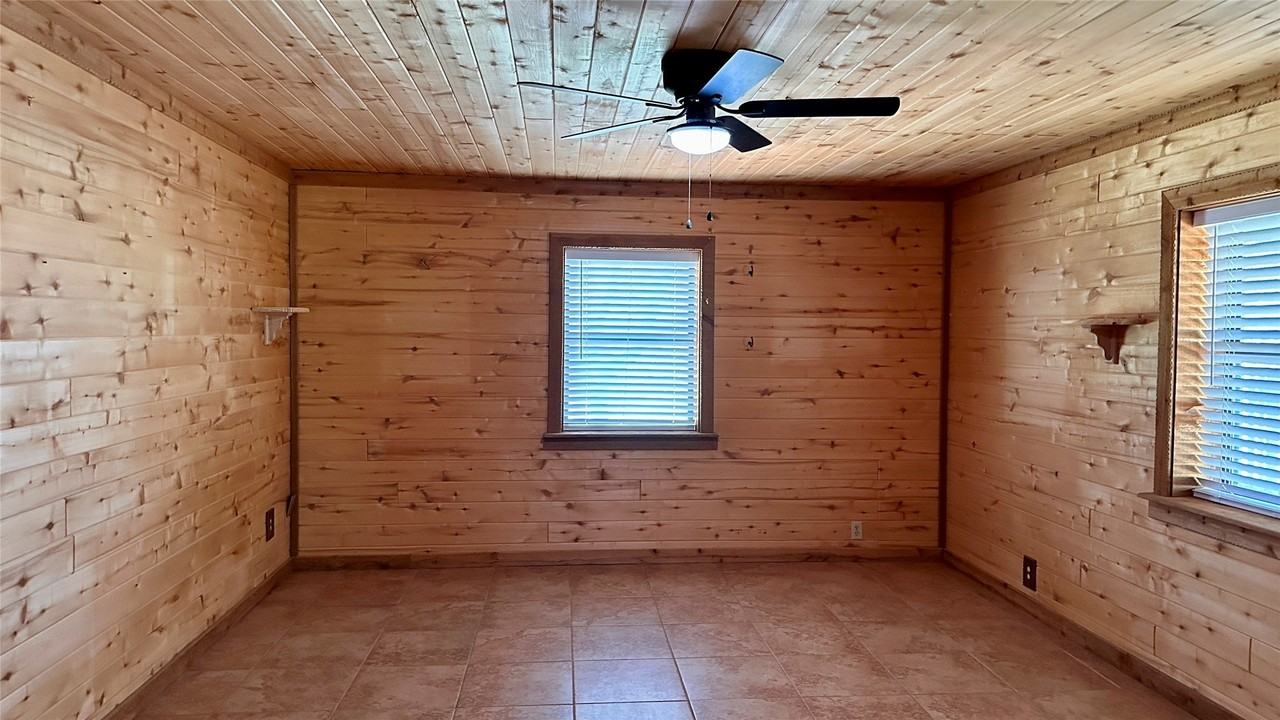 126 N Garza Rd - Photo 6 of 21
