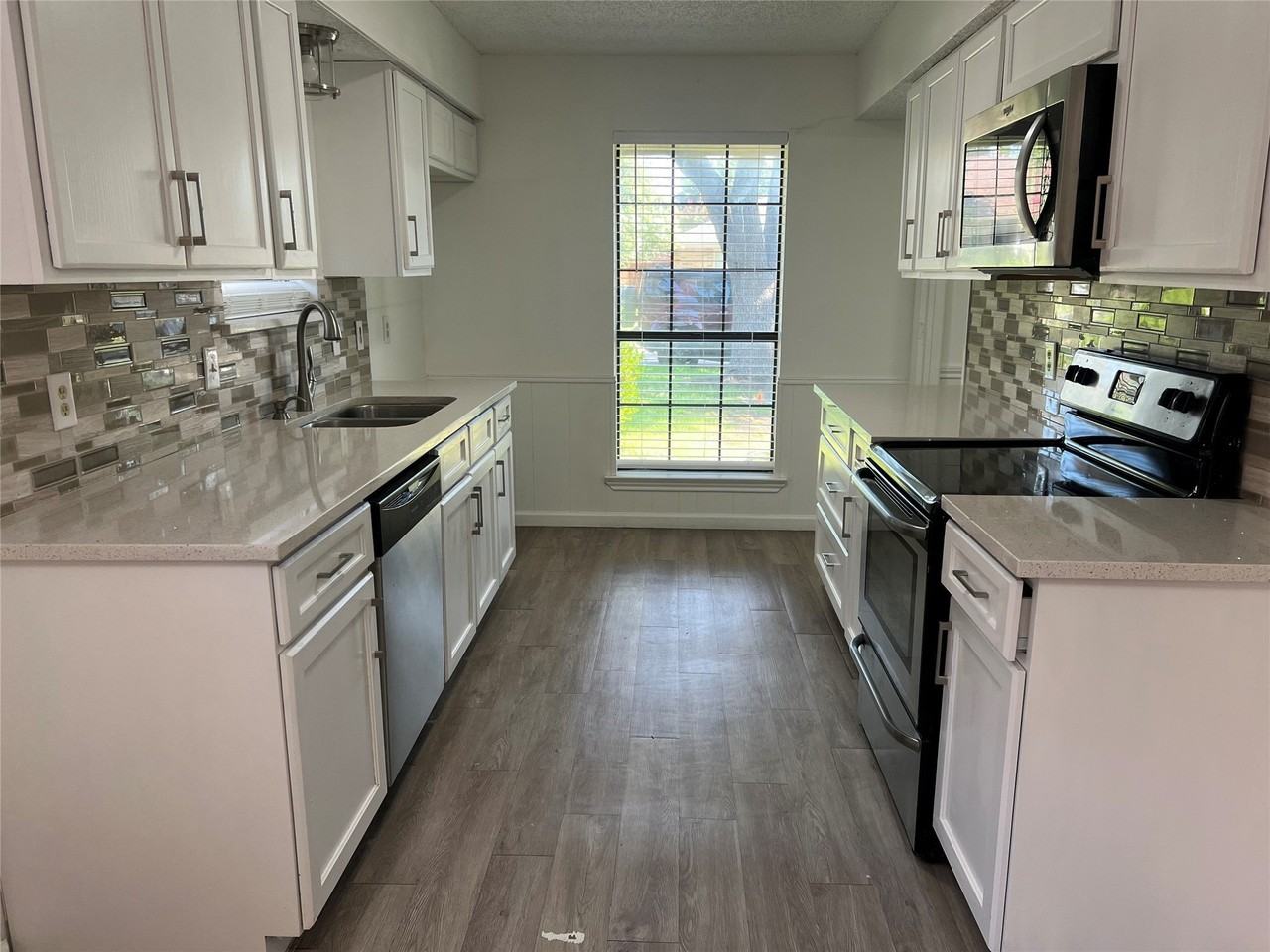 1514 Silverleaf Dr - Photo 3 of 27