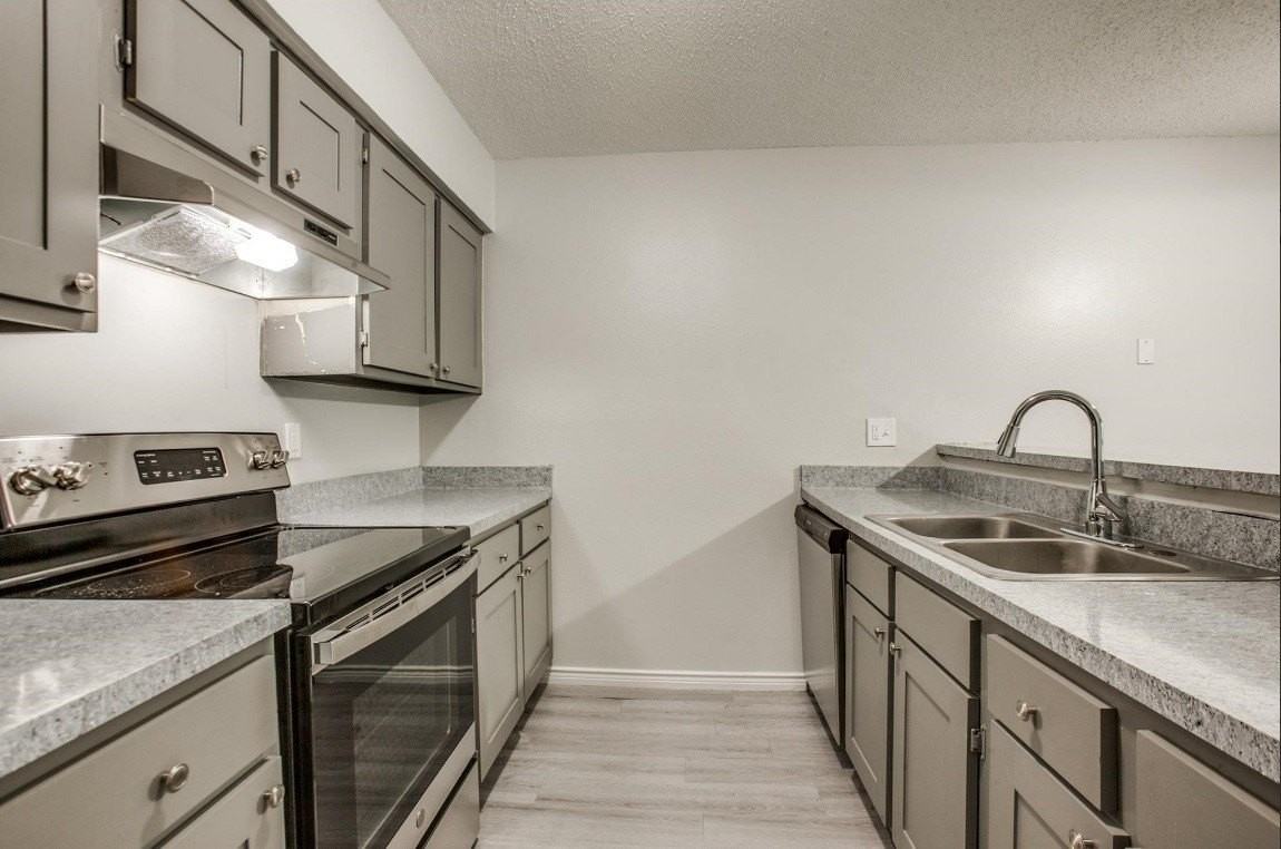 1939 Cranford Dr #102 - Photo 3 of 14