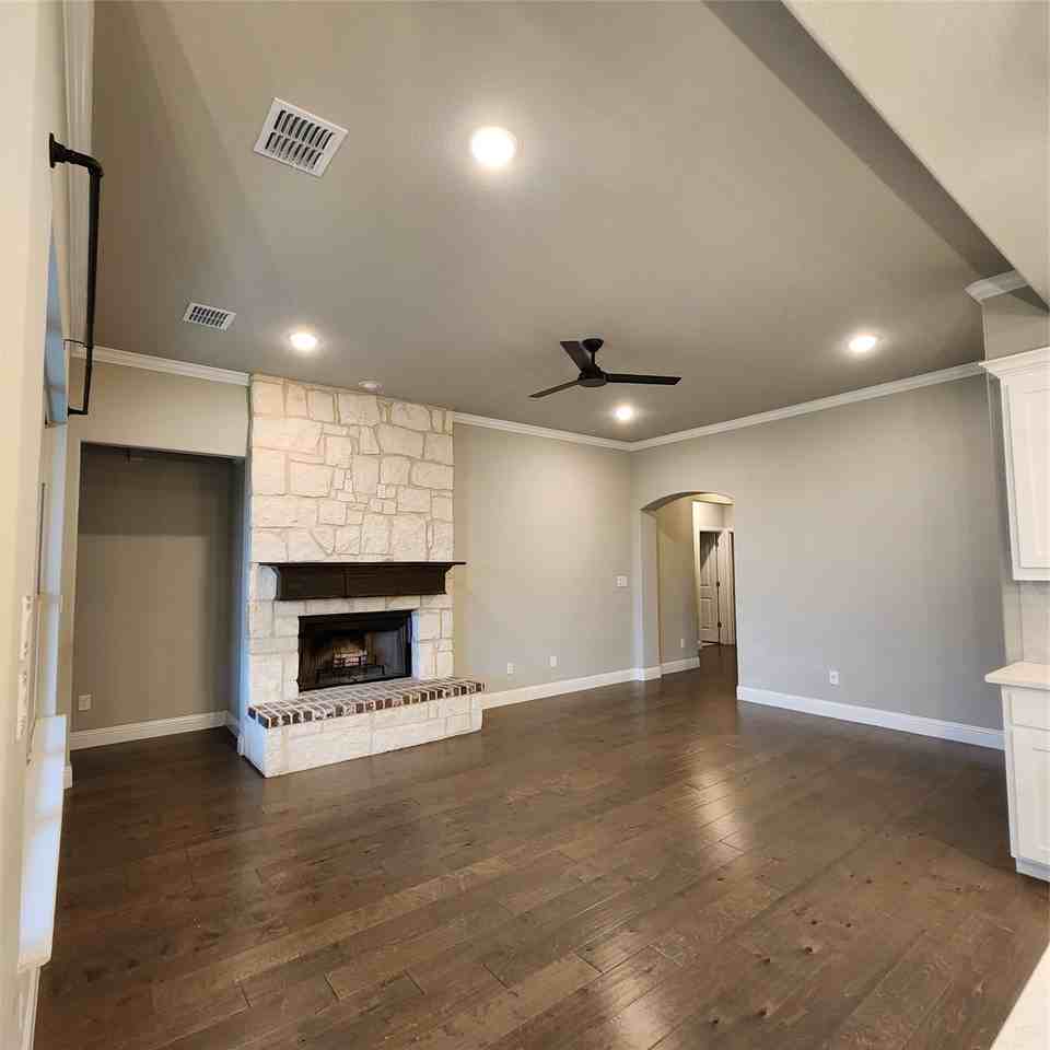 136 Spring Run Dr - Photo 2 of 16