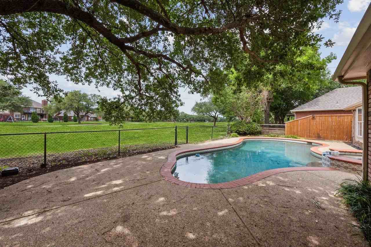 5605 Belle Chasse Ln - Photo 4 of 38