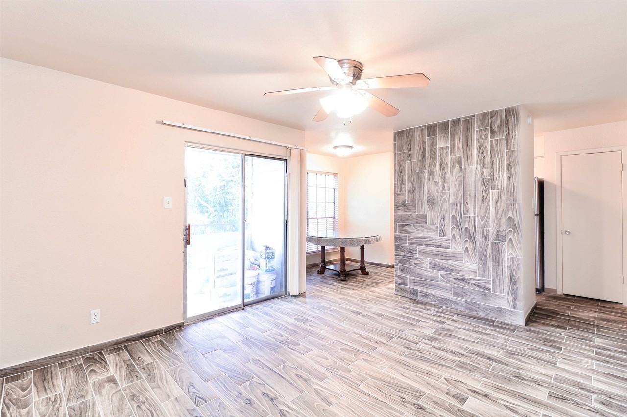 8033 Cambridge Cir - Photo 2 of 20