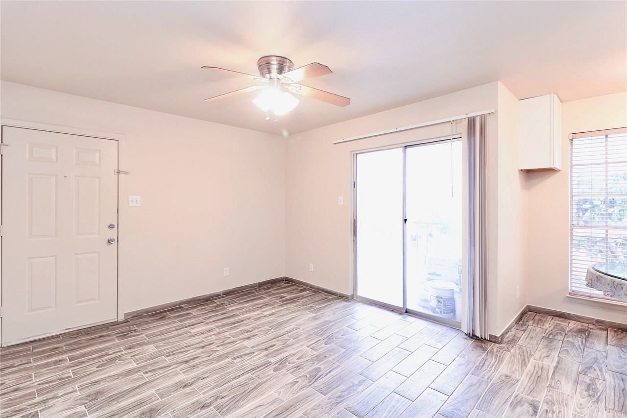 8033 Cambridge Cir - Photo 5 of 20
