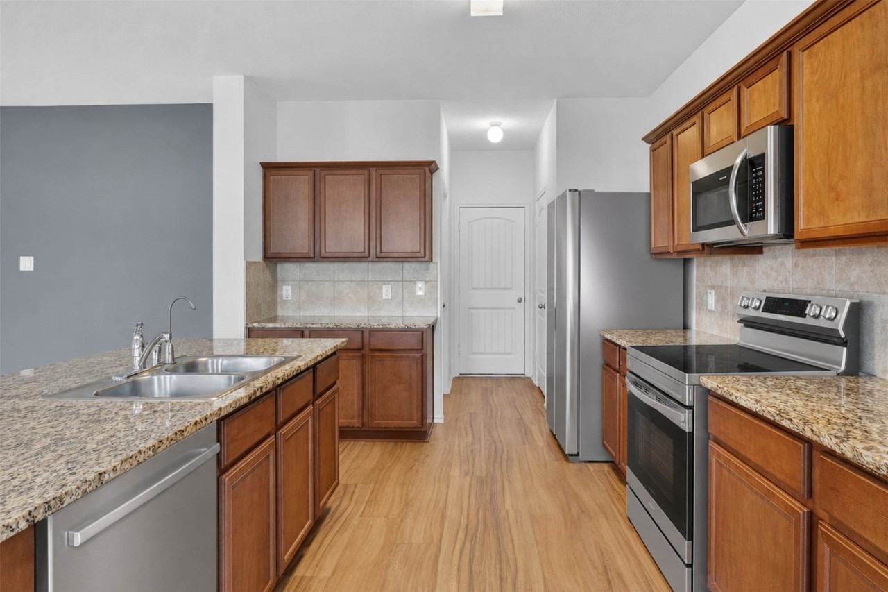 1702 Wild Rye Cir - Photo 4 of 30