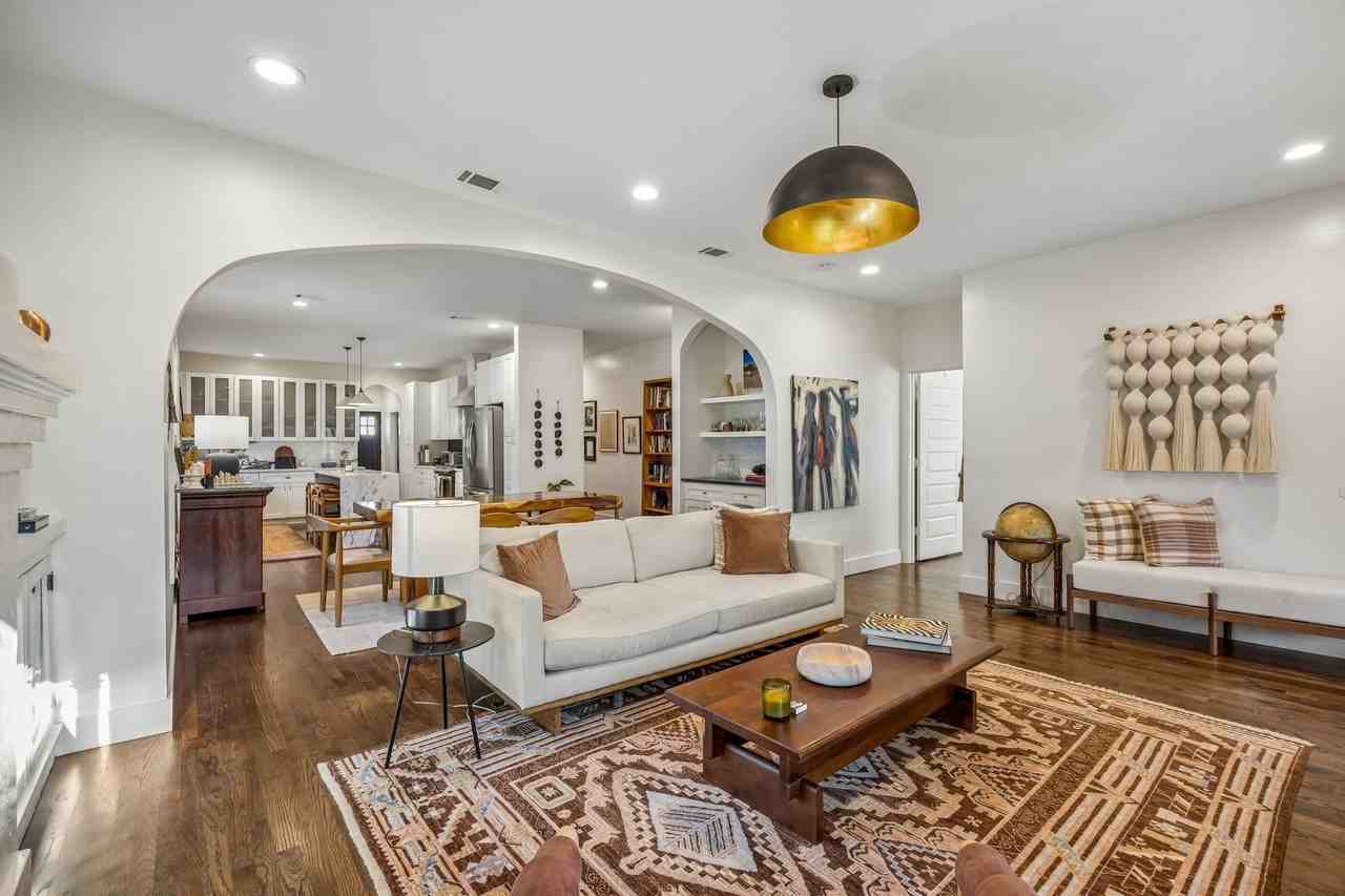 310 N Montclair Ave - Photo 7 of 29
