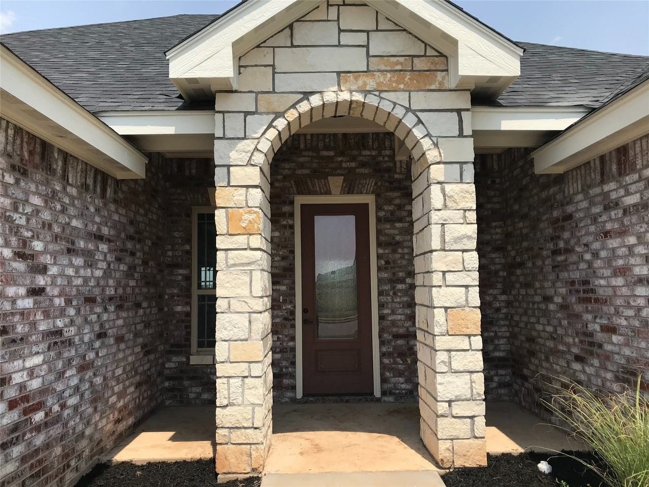 132 Carriage Hills Pkwy - Photo 2 of 15