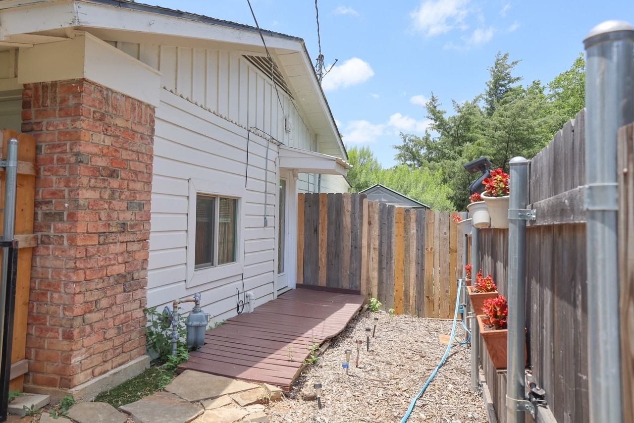 3808 S Timberline Dr - Photo 4 of 10