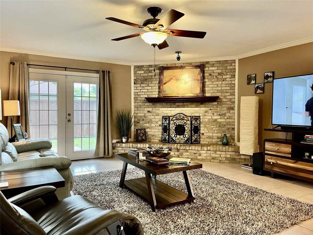 15542 Earlport Cir - Photo 2 of 23